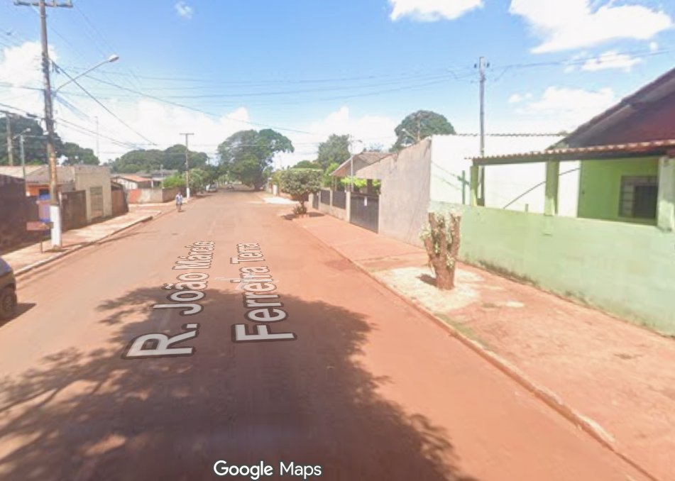 Porta foi arrombada e criminosos fugiram com televisão e documentos da residência