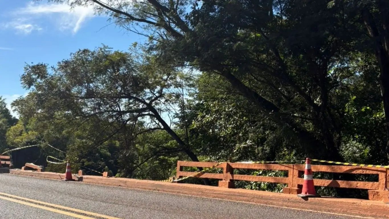 Ponte do Rio Vacaria, onde o caminhão caiu. (Foto: Graziela Rezende, Midiamax)