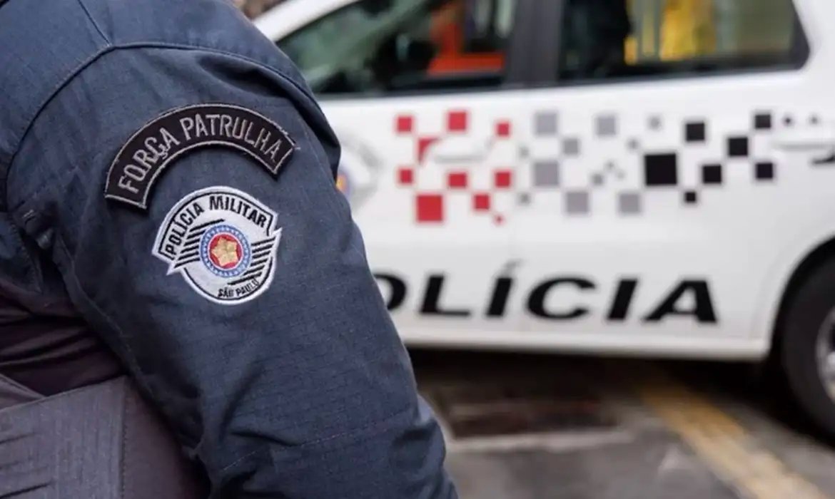 Homem é baleado após sofrer tentativa de assalto de falso entregador