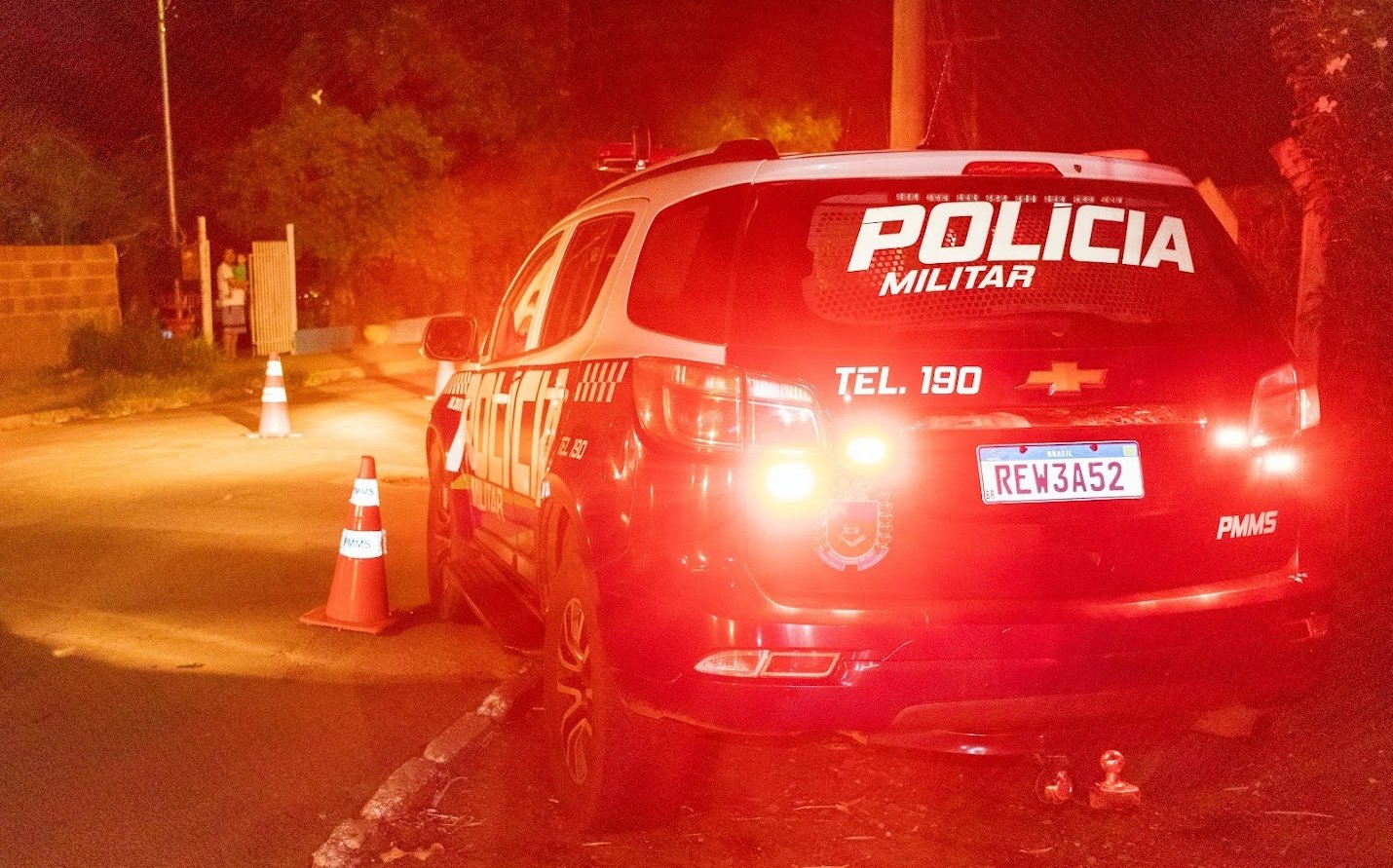 Fuga, bolsa entre tijolos e drogas: ação da Força Tática termina em prisão